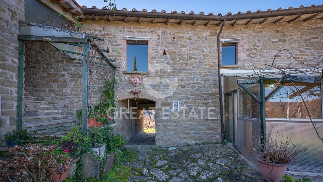 House in Gubbio, Italy, 390.6 m² - picture 8