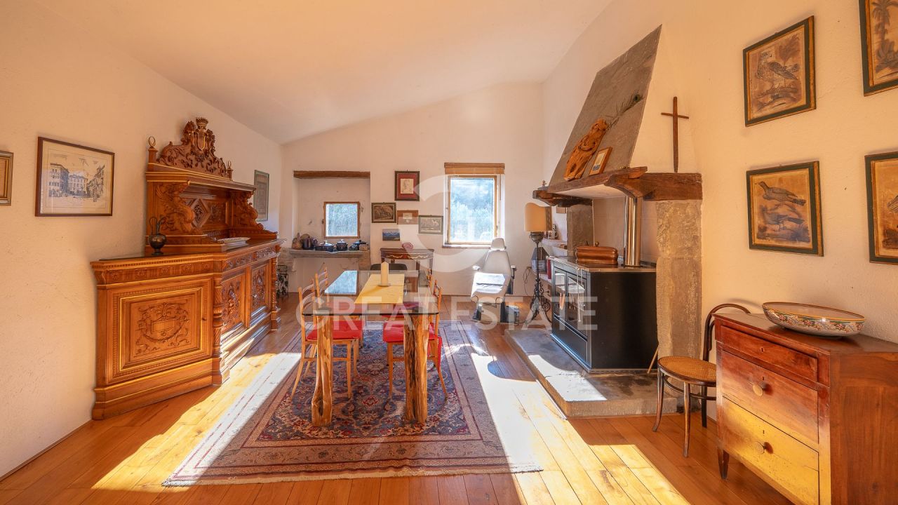 House in Gubbio, Italy, 390.6 m² - picture 10