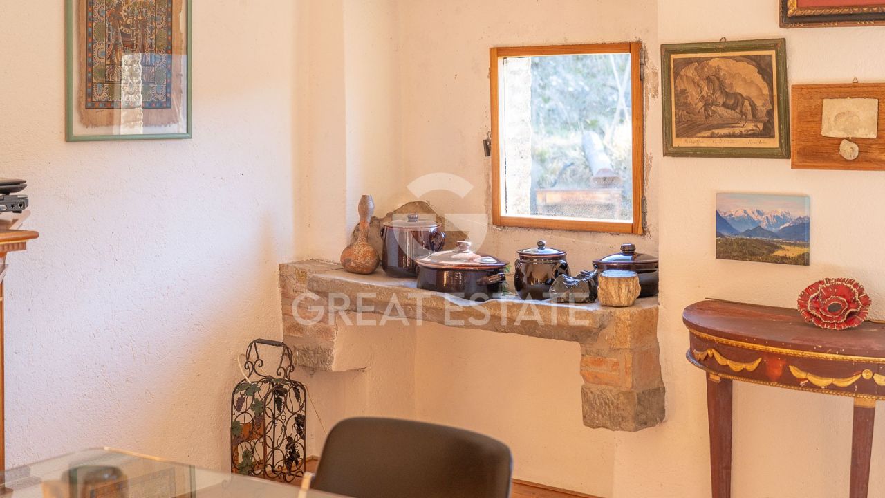 House in Gubbio, Italy, 390.6 m² - picture 11