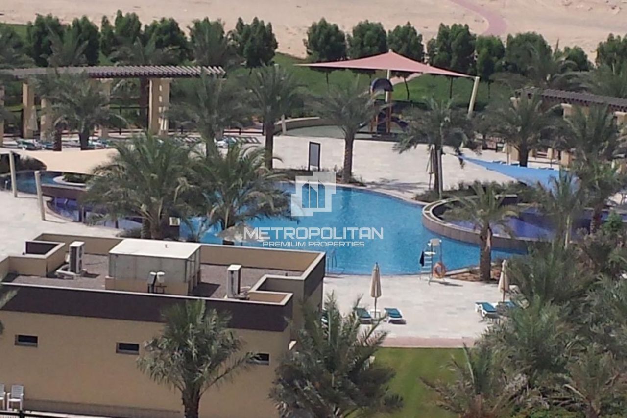 Apartment in Dubai, UAE, 60 m² - picture 1