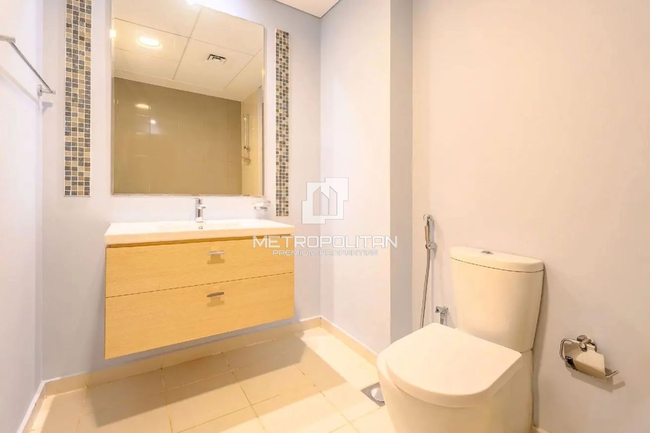 Apartment in Dubai, UAE, 67 m² - picture 8