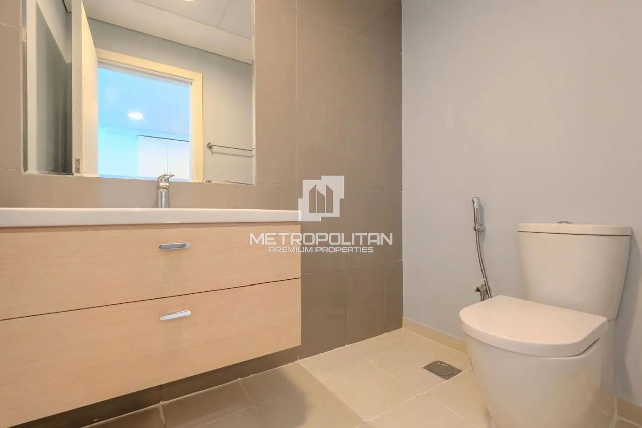 Apartment in Dubai, UAE, 67 m² - picture 12