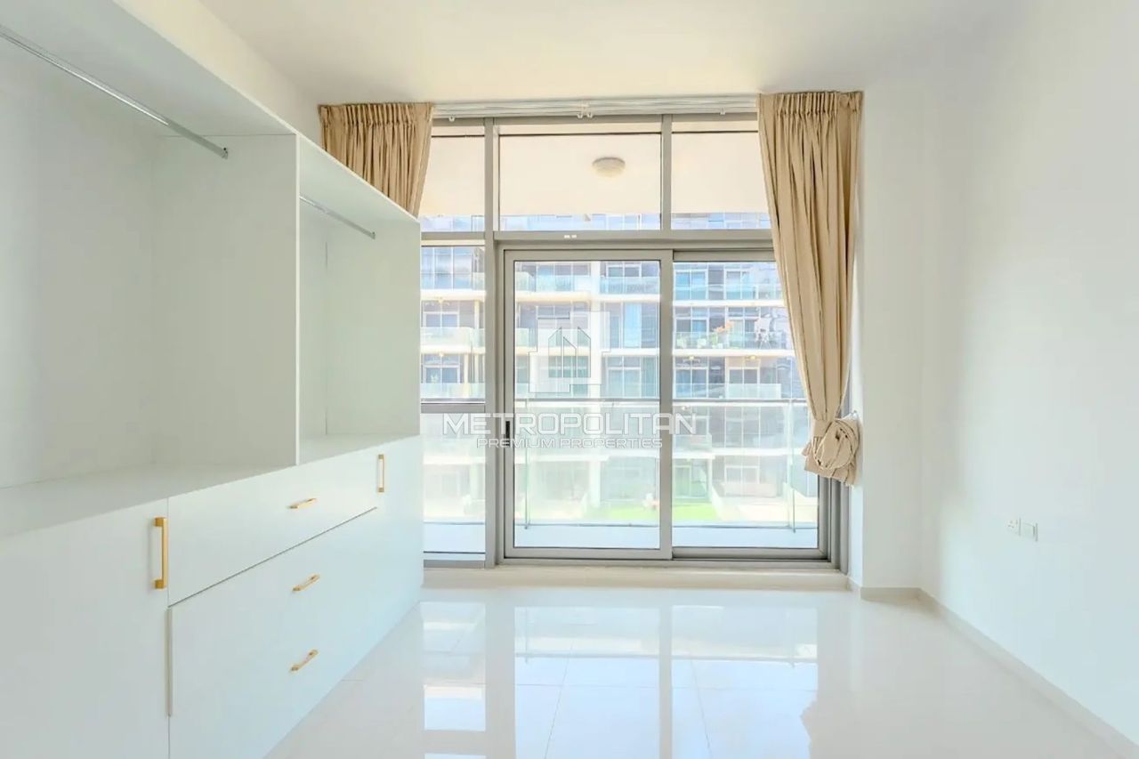 Apartment in Dubai, UAE, 67 m² - picture 14