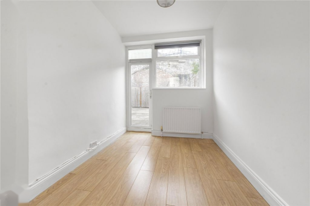 Flat in London, United Kingdom, 41 m² - picture 1