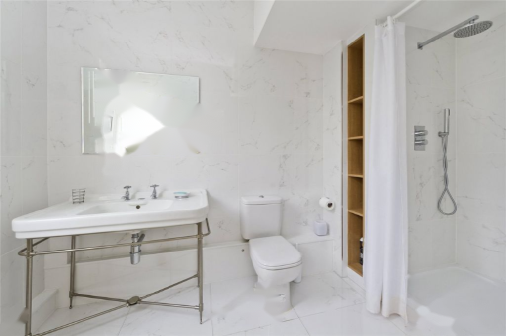 Flat in London, United Kingdom, 89 m² - picture 1