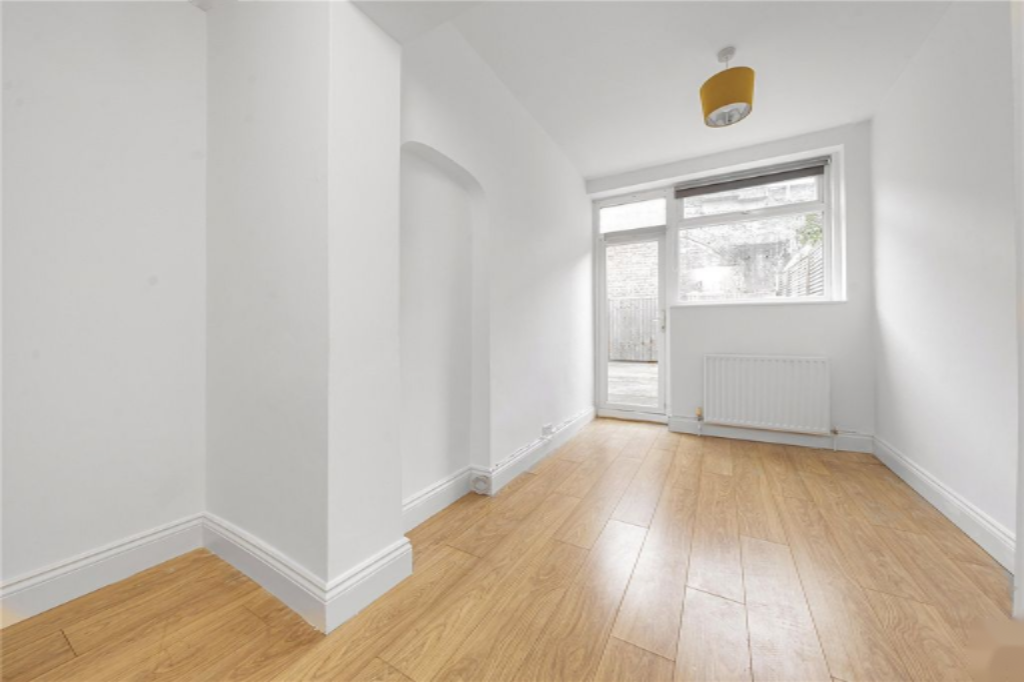 Flat in London, United Kingdom, 41 m² - picture 2