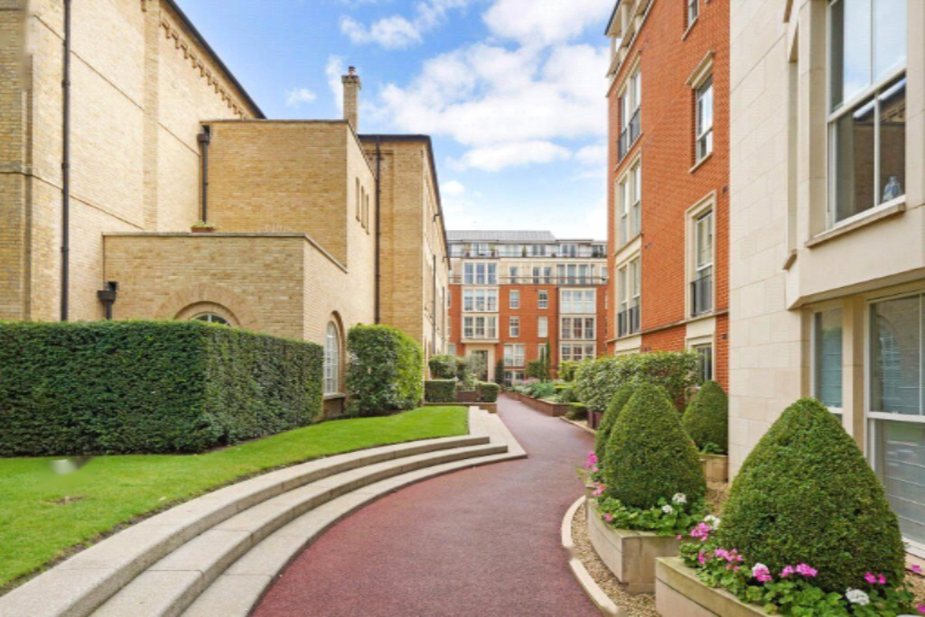 Flat in London, United Kingdom, 48 m² - picture 3