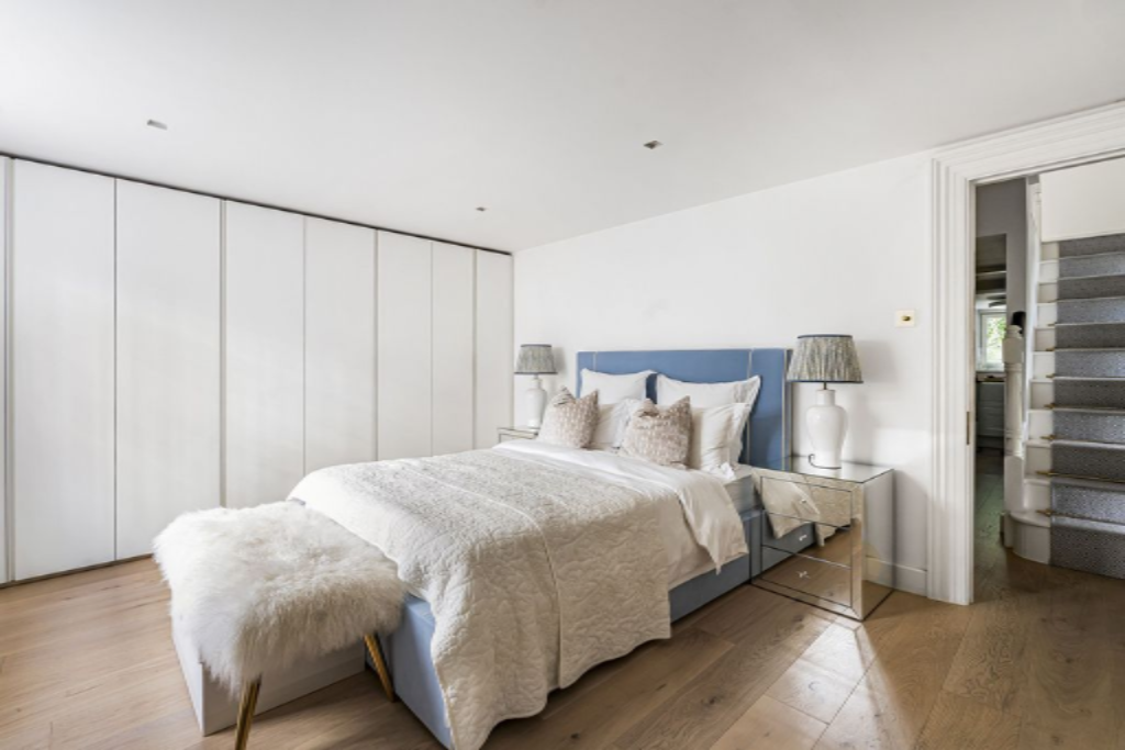 Flat in London, United Kingdom, 252 m² - picture 4