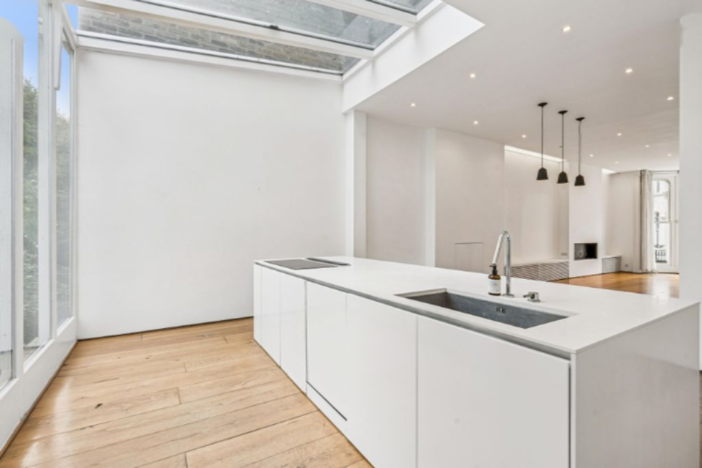 Flat in London, United Kingdom, 167 m² - picture 7