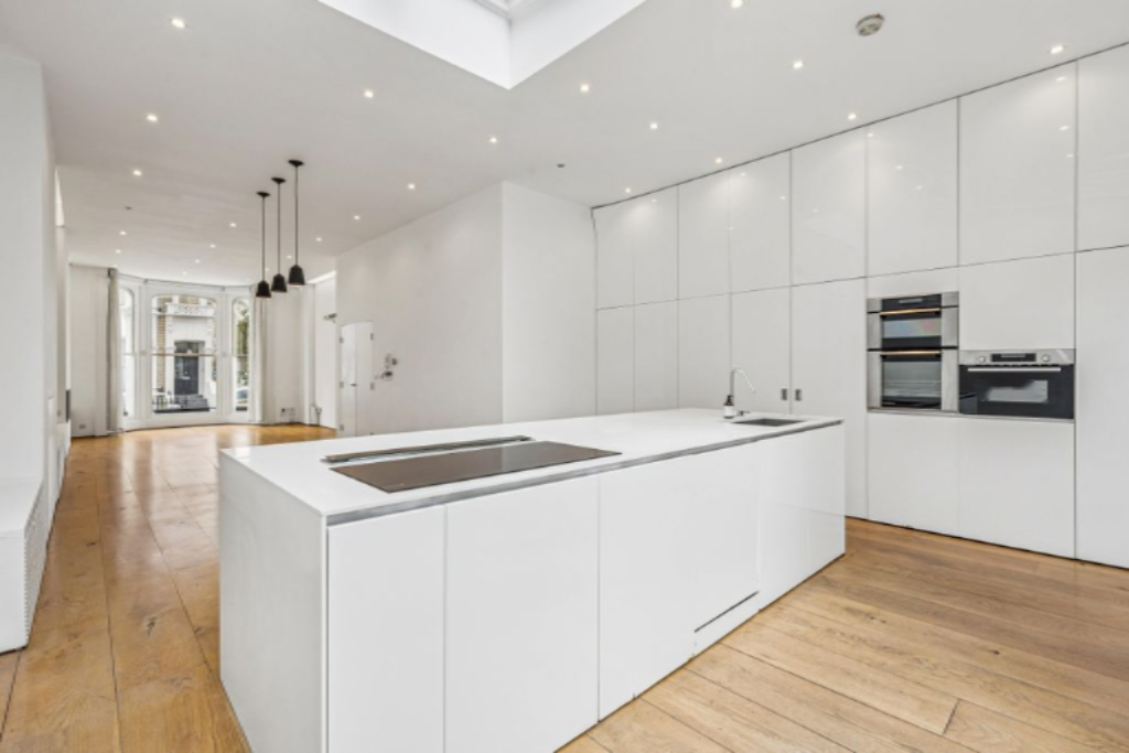 Flat in London, United Kingdom, 167 m² - picture 11