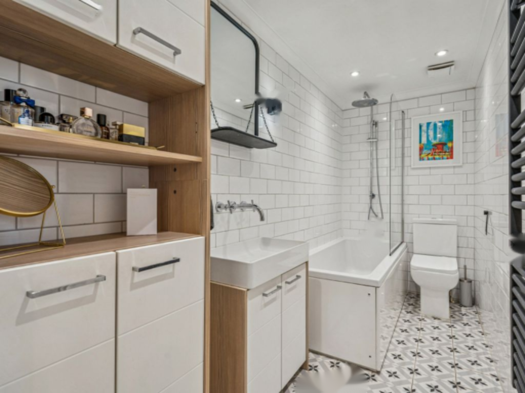 Flat in London, United Kingdom, 46 m² - picture 1