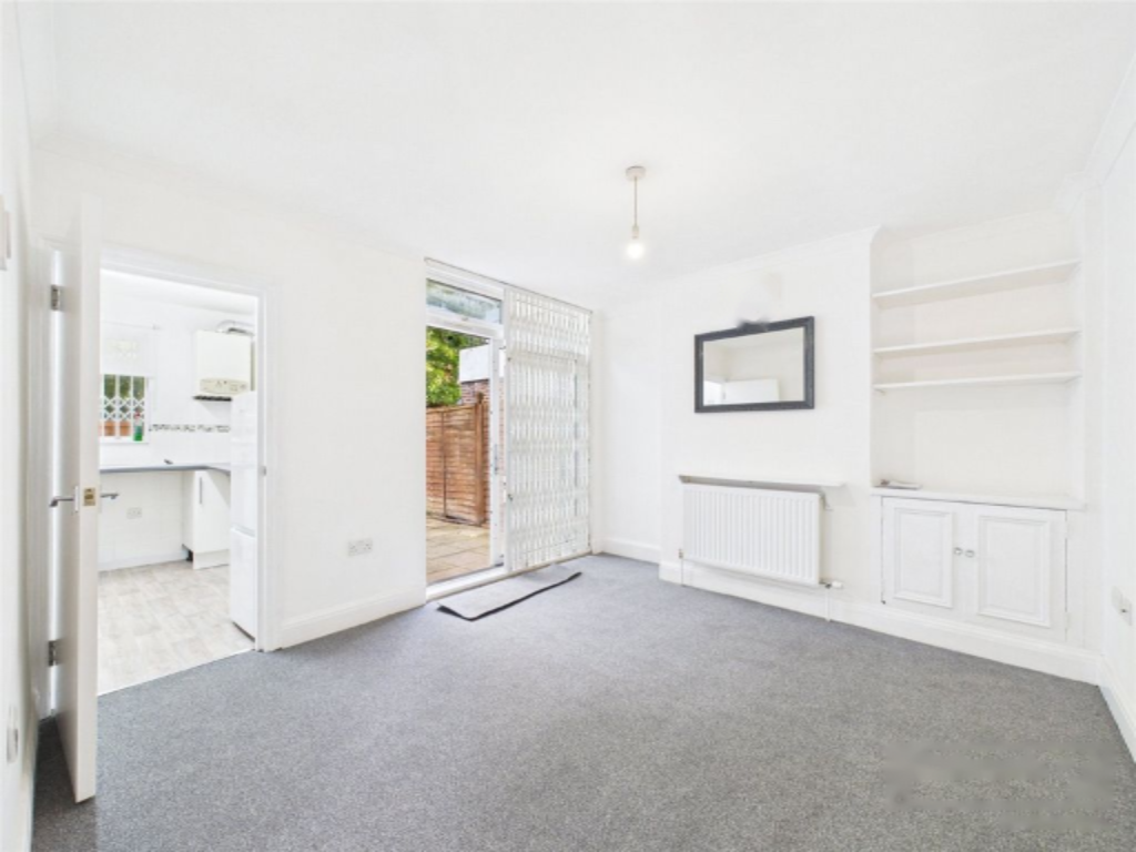 Flat in London, United Kingdom, 41 m² - picture 1