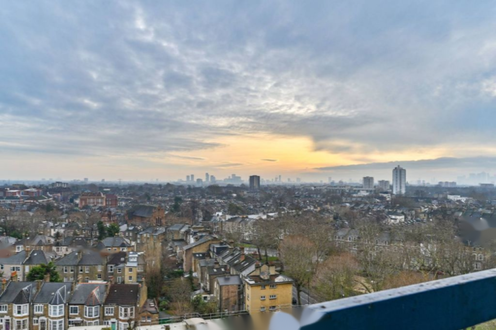 Flat in London, United Kingdom, 43 m² - picture 2