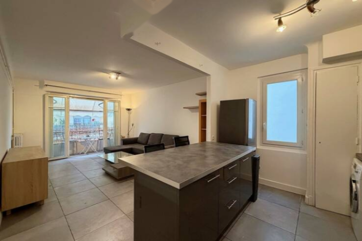 Flat in Cannes, France, 43 m² - picture 1