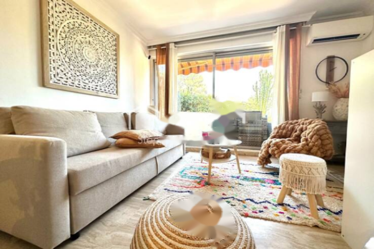 Flat in Cannes, France, 32 m² - picture 1