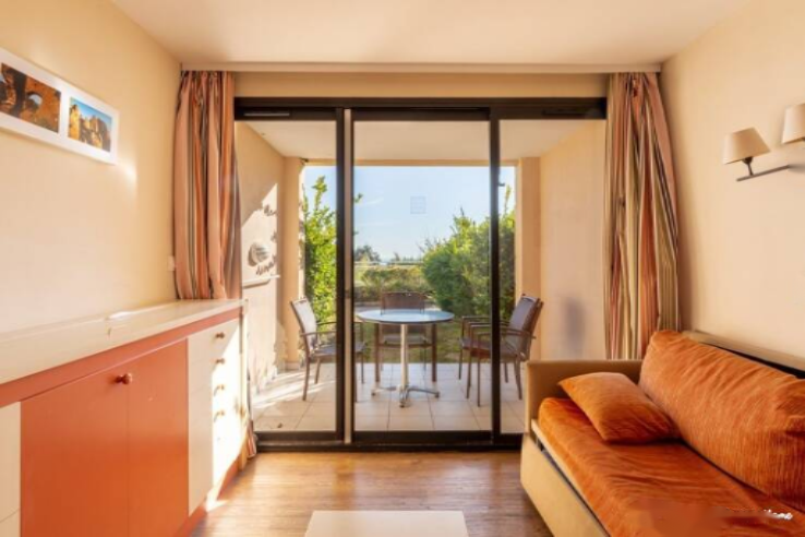 Flat in Cannes, France, 27 m² - picture 1