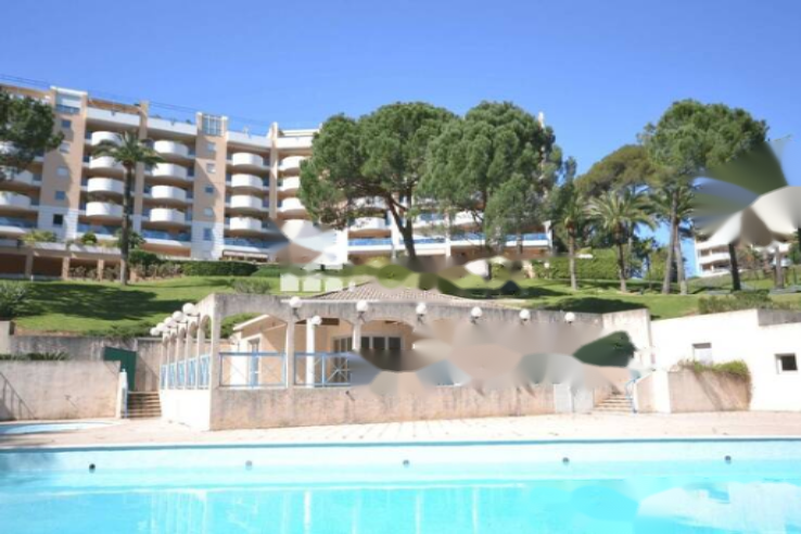 Flat in Cannes, France, 32 m² - picture 1