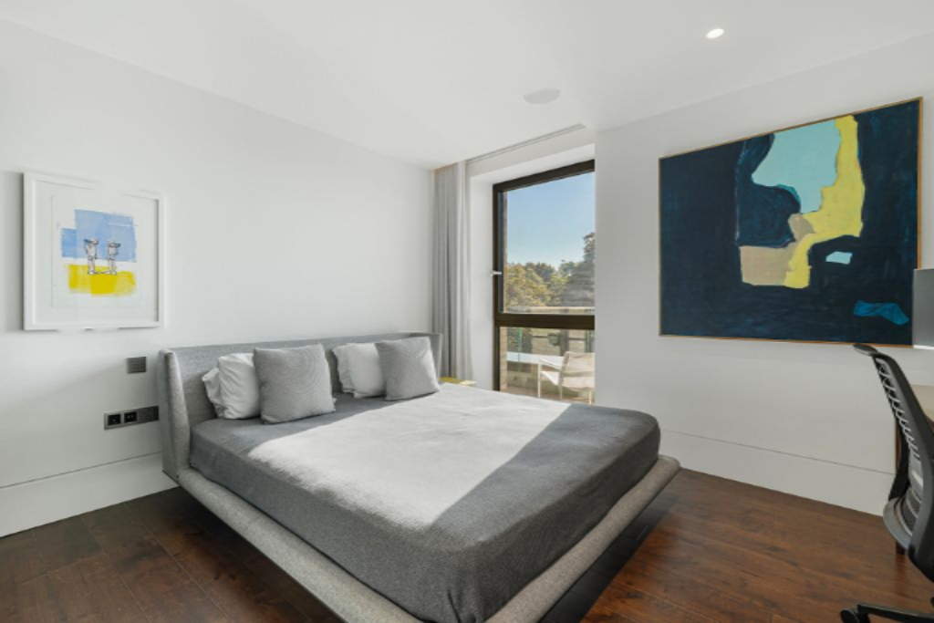 Flat in London, United Kingdom, 139 m² - picture 3