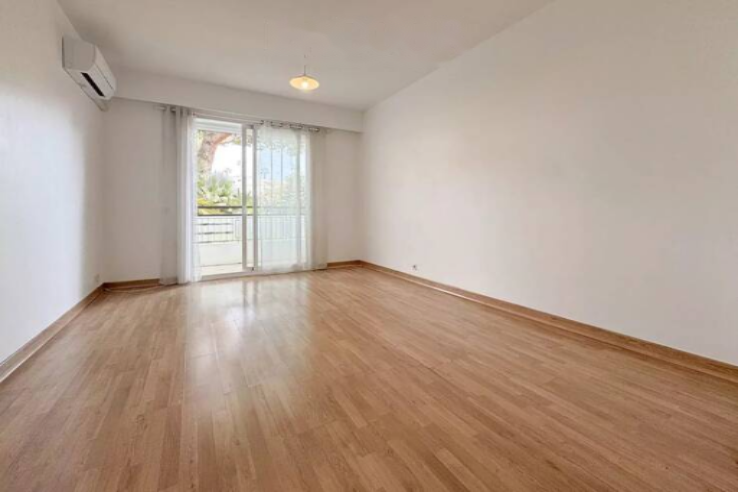 Flat in Cannes, France, 29 m² - picture 2