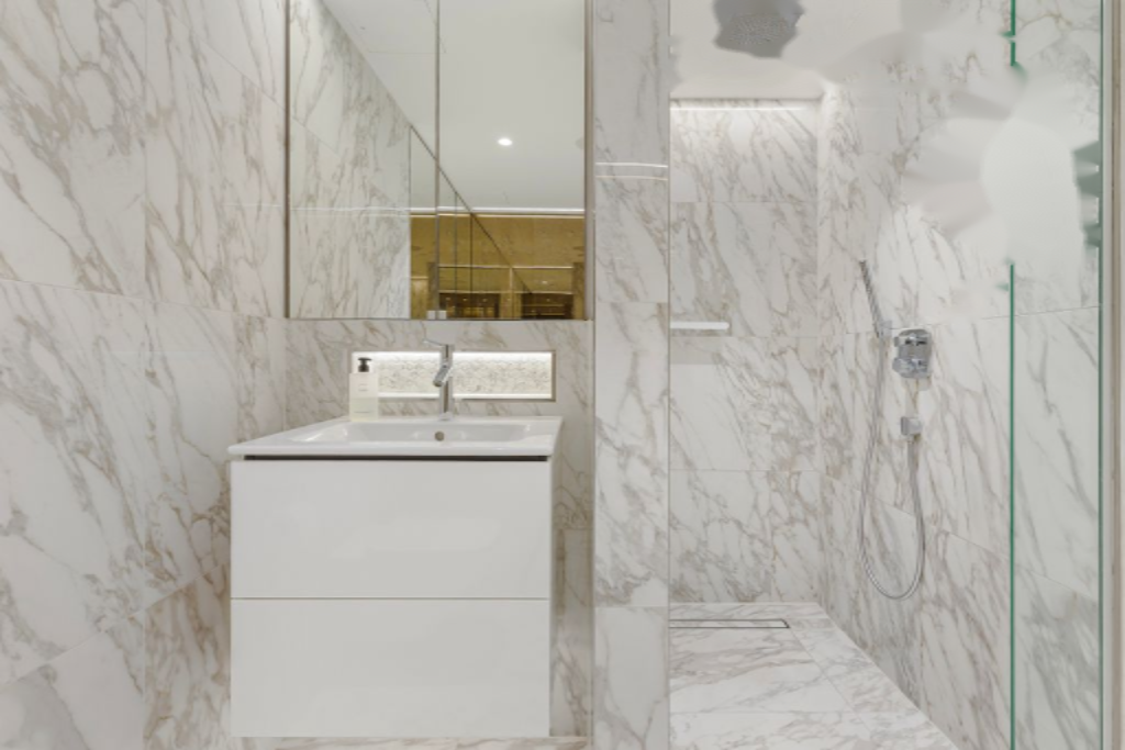 Flat in London, United Kingdom, 139 m² - picture 4