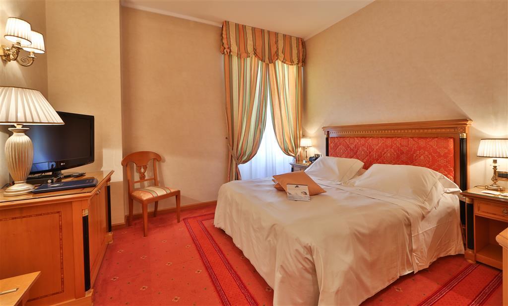 Hotel en Bérgamo, Italia, 3 000 m² - imagen 2