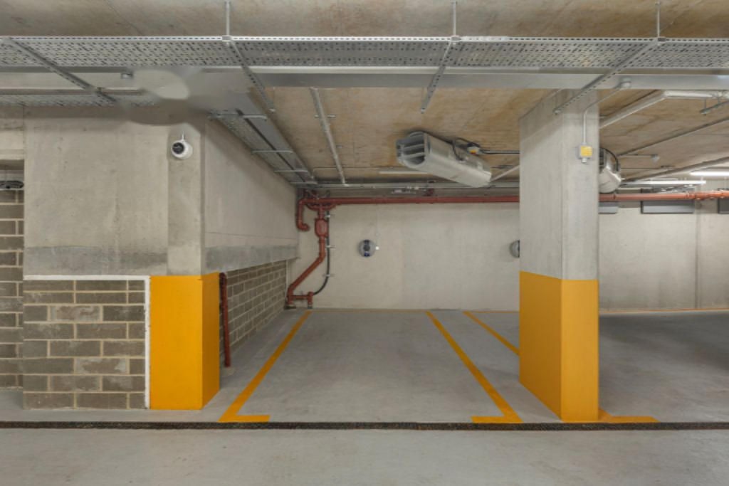 Flat in London, United Kingdom, 139 m² - picture 8