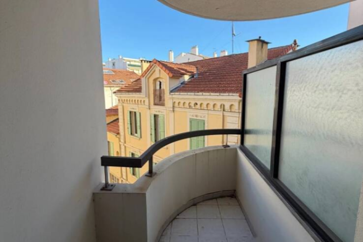 Flat in Cannes, France, 74 m² - picture 4