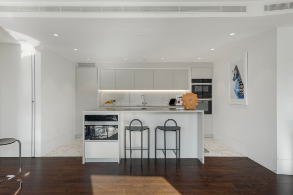 Flat in London, United Kingdom, 139 m² - picture 19