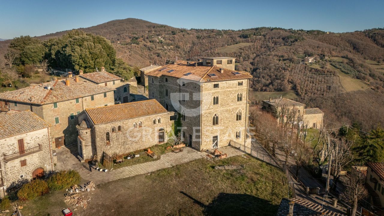 Casa a Umbertide, Italia, 1 716 m² - foto 1