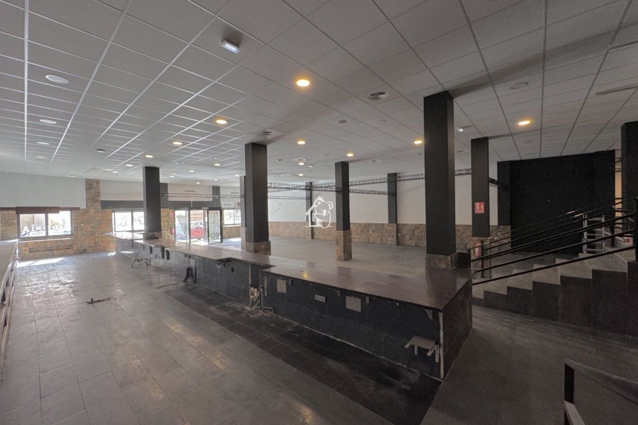 Industriale a Torrevieja, Spagna, 780 m² - foto 1