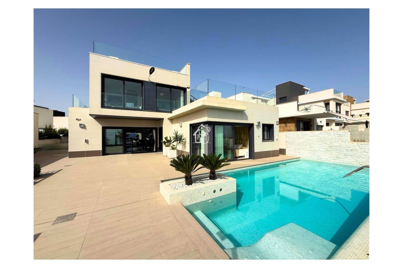 Villa in San Miguel de Salinas, Spain, 316 m² - picture 1