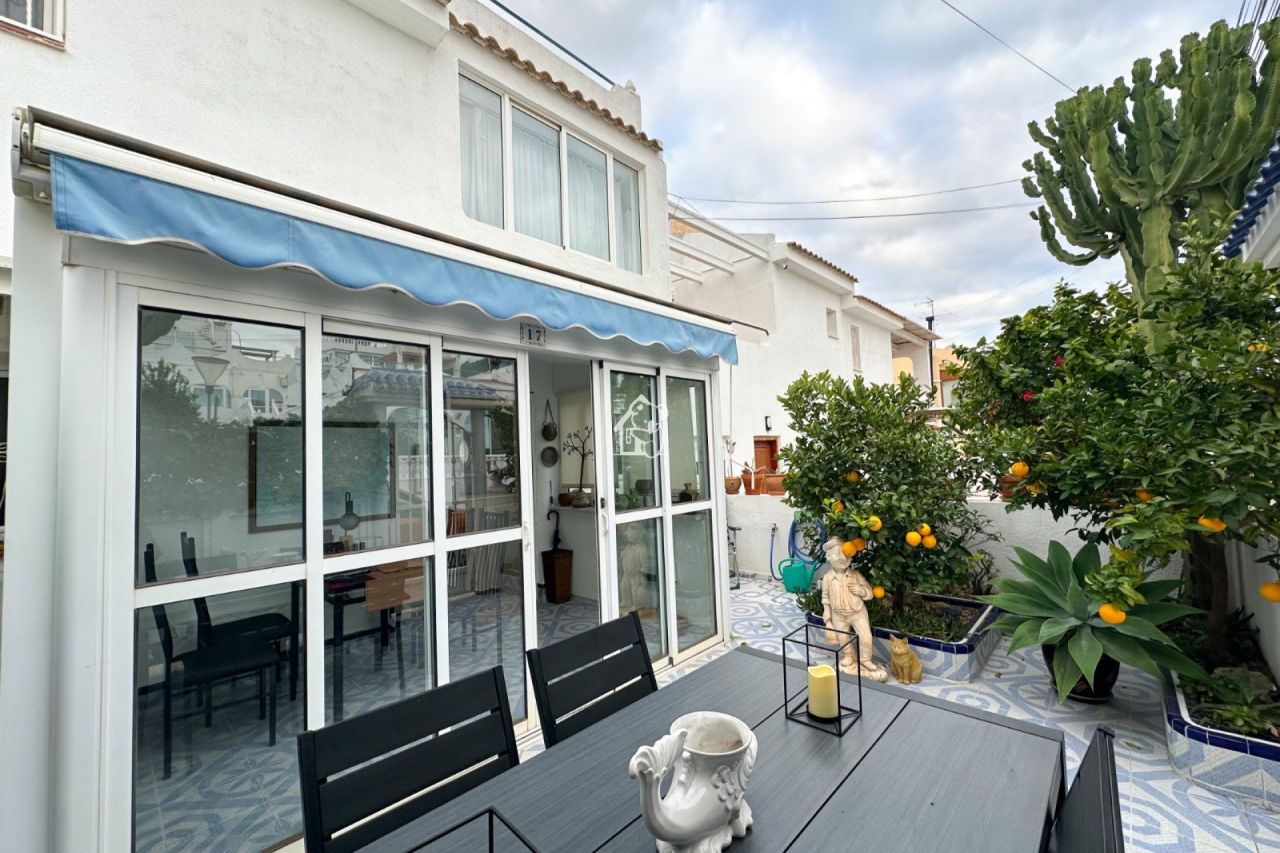 Chalet in San Miguel de Salinas, Spain, 110 m² - picture 1