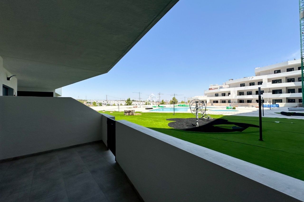 Apartment in San Miguel de Salinas, Spain, 94 m² - picture 1