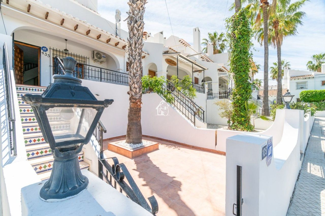 Chalet à Orihuela Costa, Espagne, 170 m² - image 1