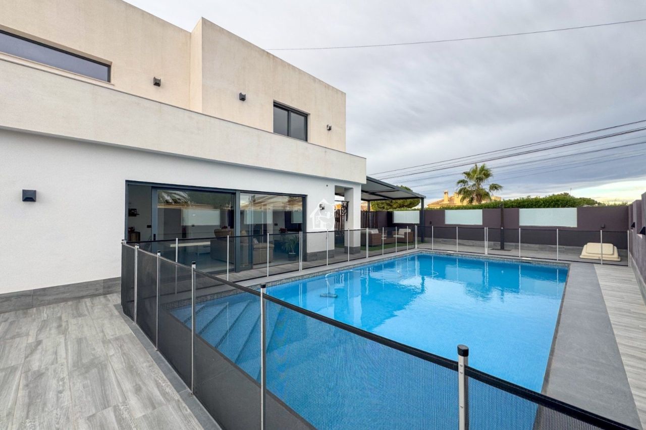 Villa a Torrevieja, Spagna, 162 m² - foto 1
