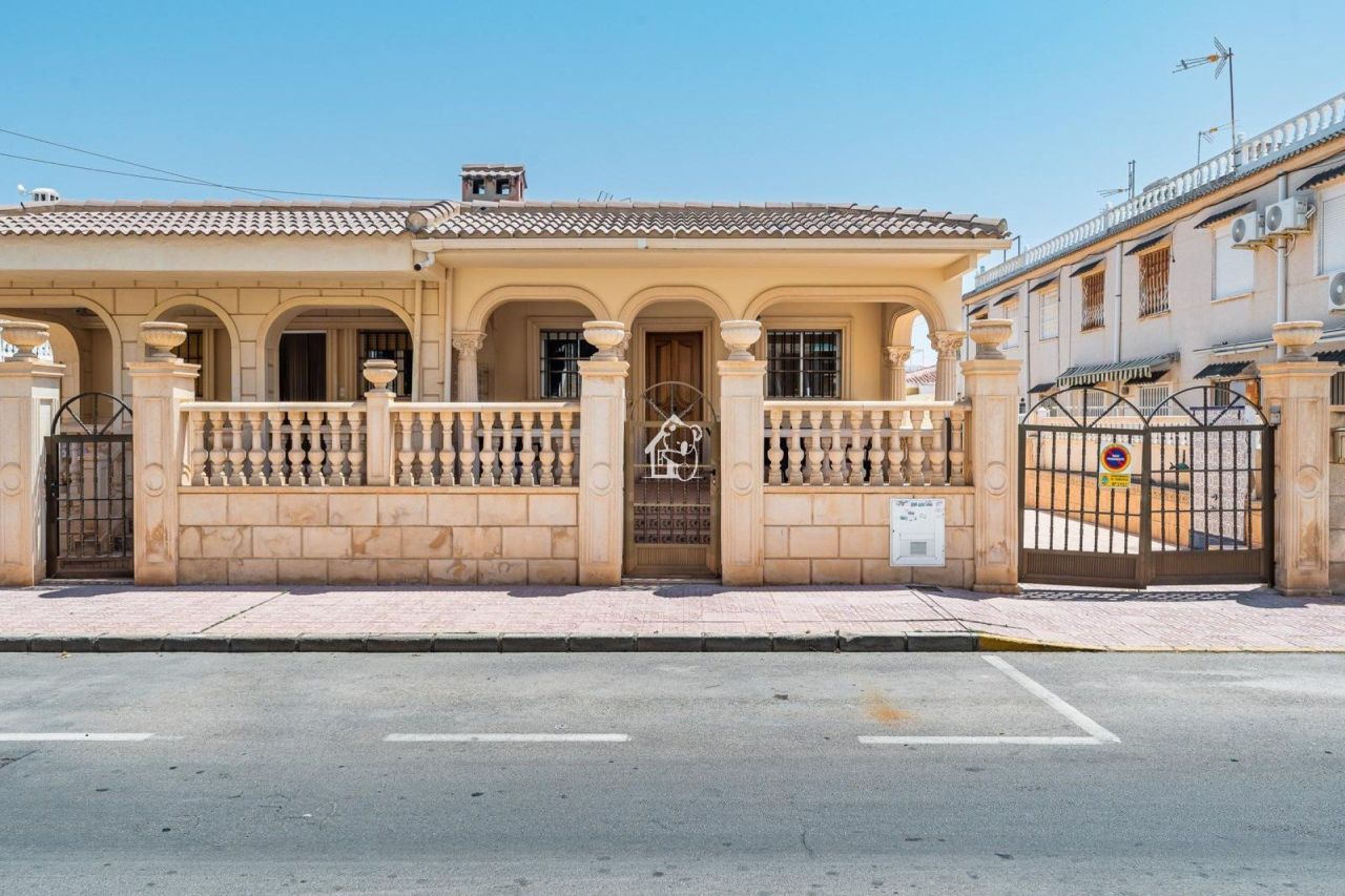 Haus in Torrevieja, Spanien, 70 m² - Foto 1