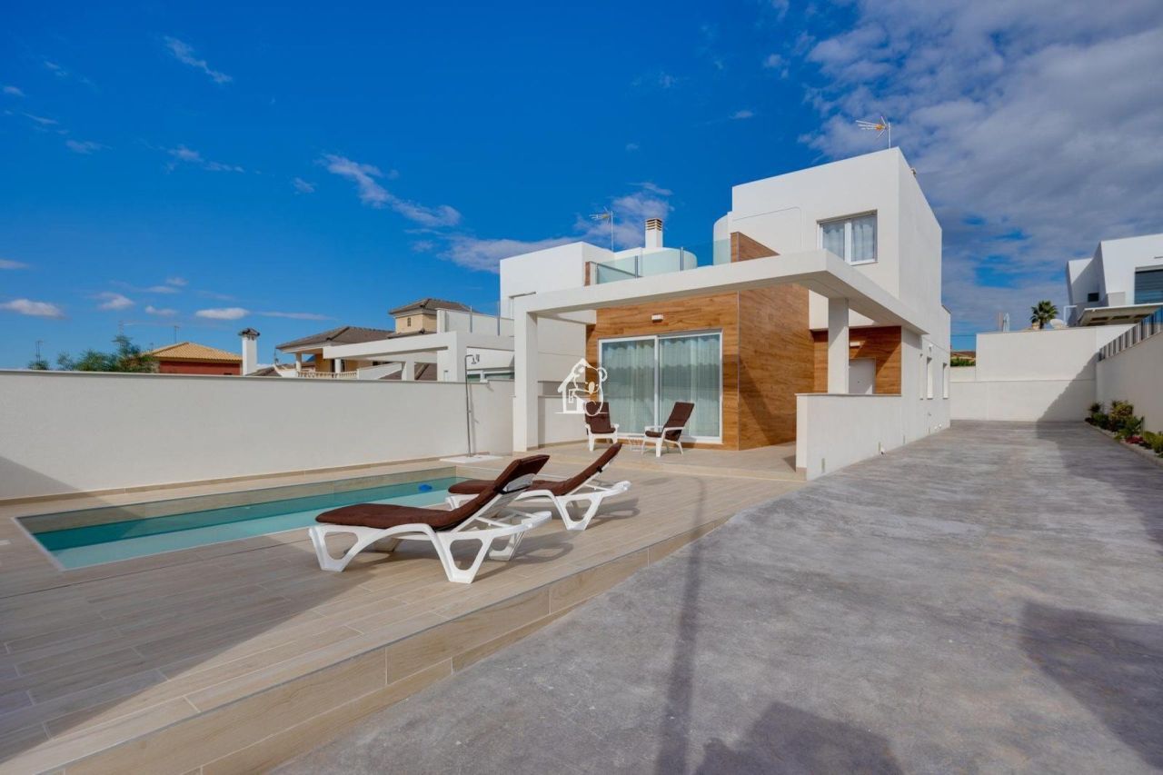 Villa in Torrevieja, Spain, 120 m² - picture 1