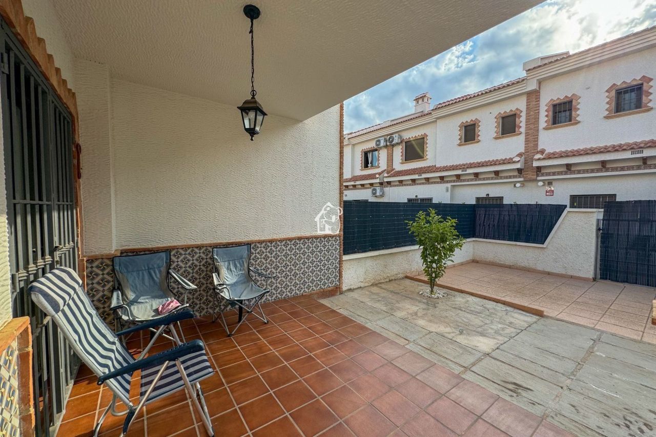 Bungalow en San Miguel de Salinas, España, 140 m² - imagen 1