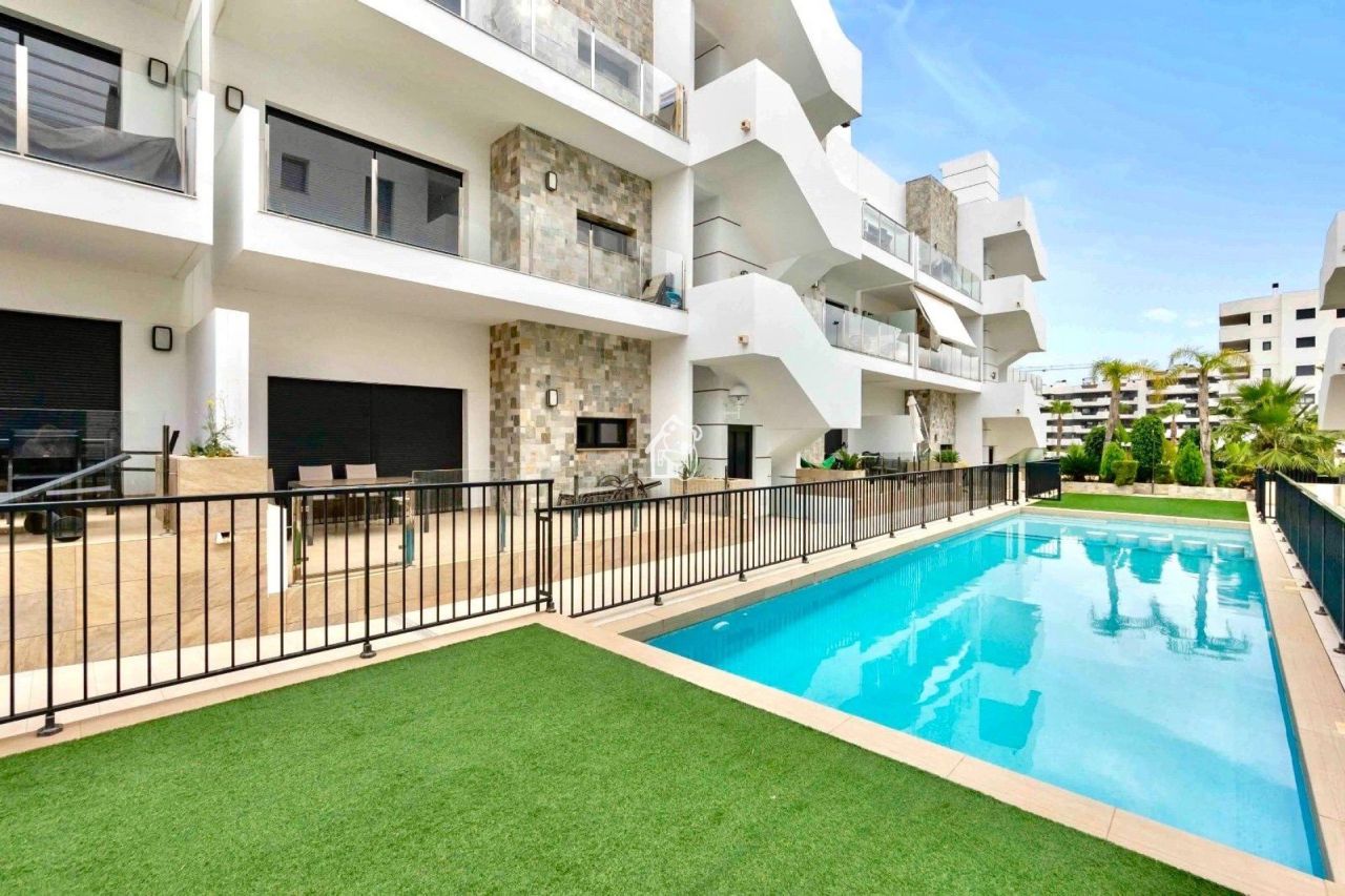 Penthouse in Arenales del Sol, Spain, 90 m² - picture 1