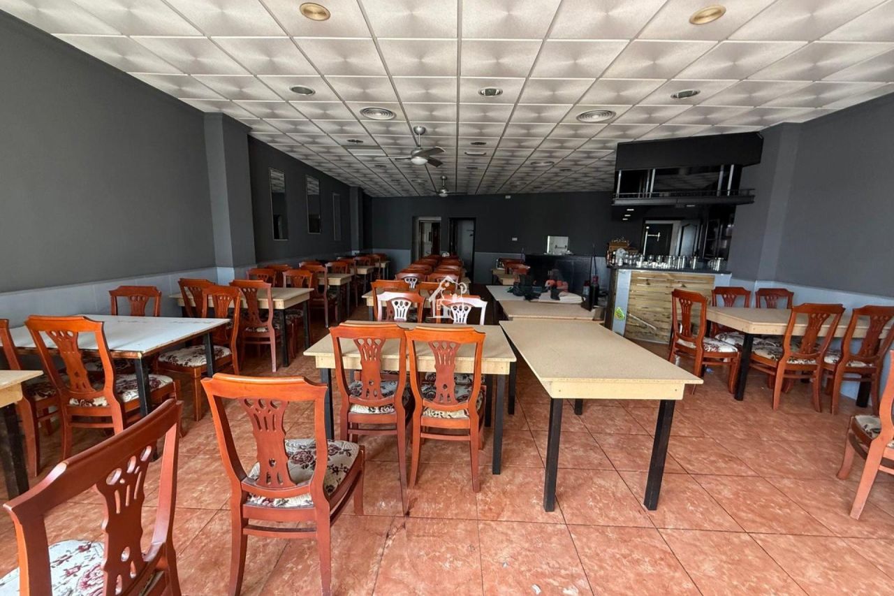 Cafetería, restaurante en Punta Prima, España, 135 m² - imagen 1