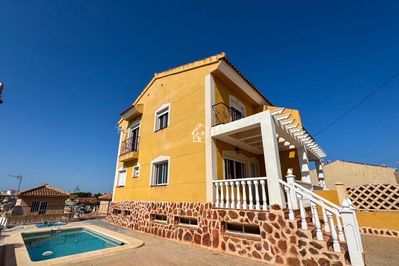 Chalet à San Miguel de Salinas, Espagne, 169 m² - image 1