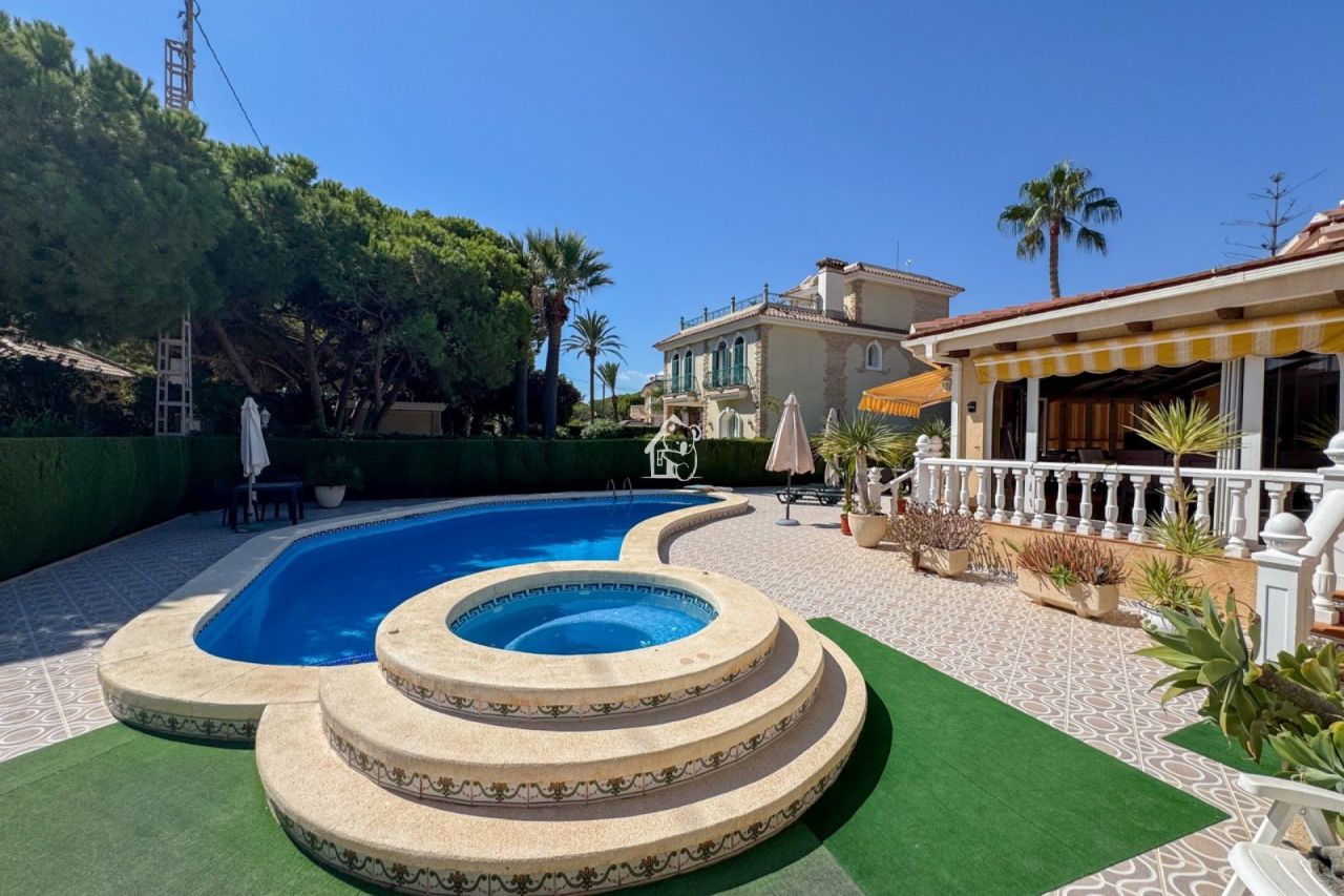 Villa à Orihuela Costa, Espagne, 400 m² - image 1
