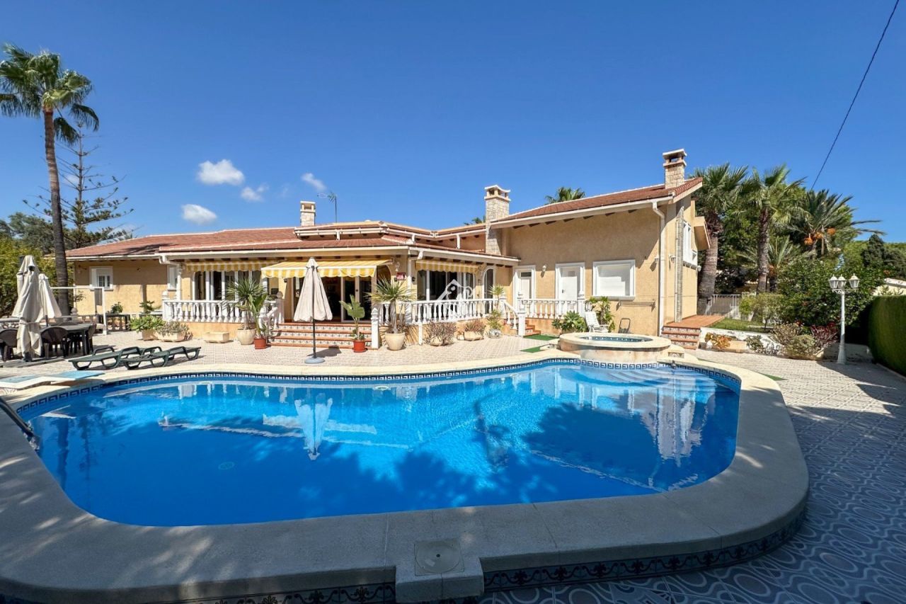 Villa à Orihuela Costa, Espagne, 400 m² - image 2