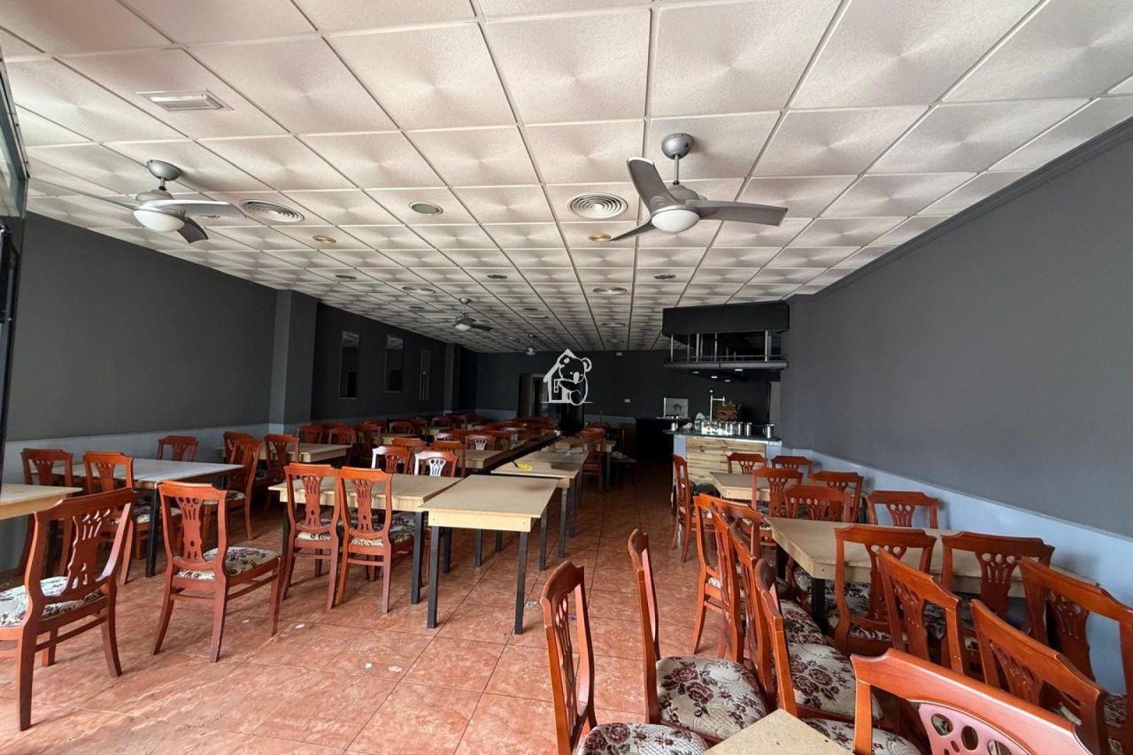 Cafetería, restaurante en Punta Prima, España, 135 m² - imagen 2