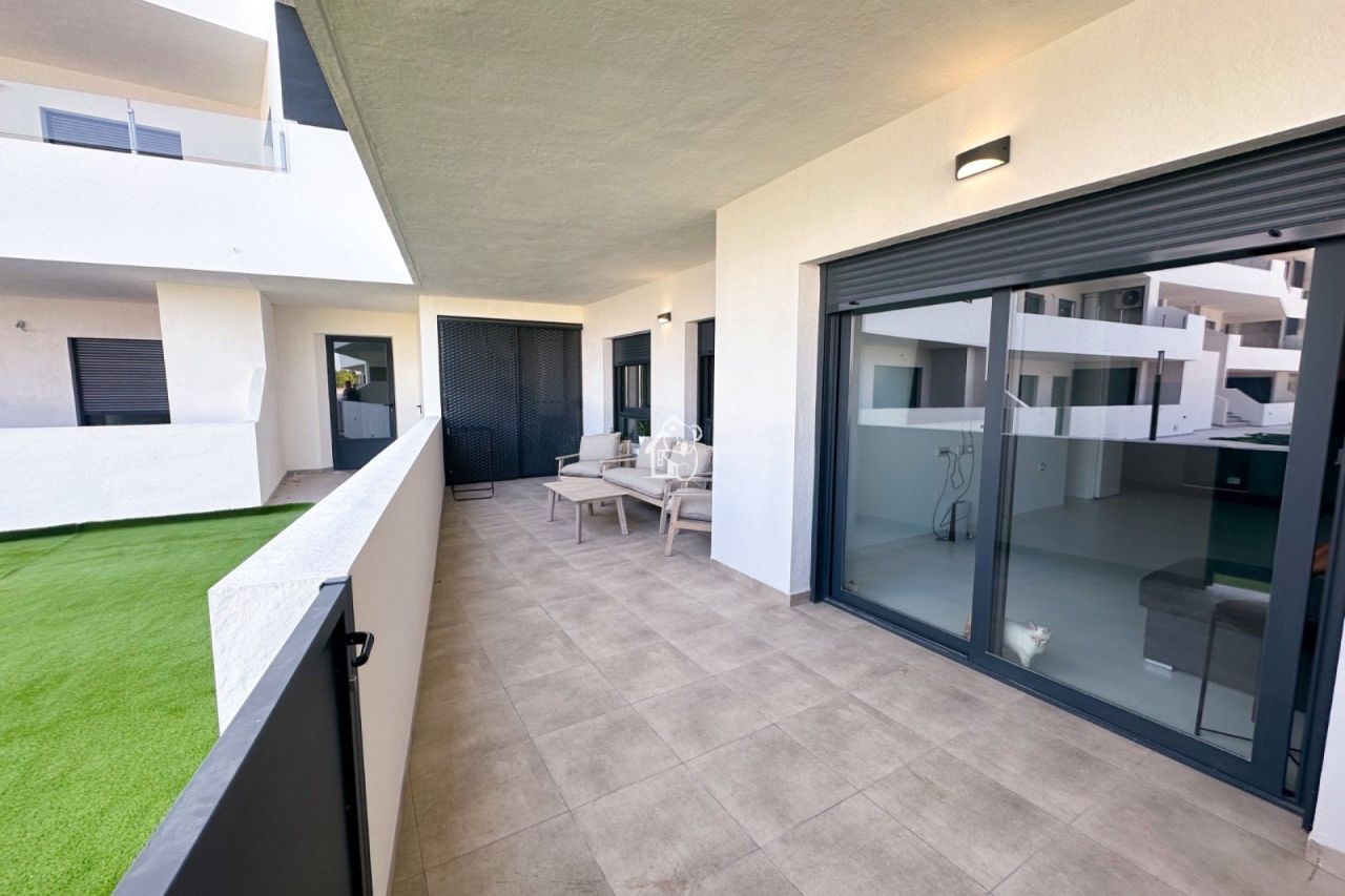 Apartment in San Miguel de Salinas, Spain, 94 m² - picture 2