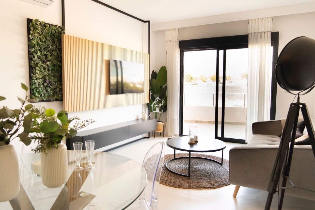 Piso en San Miguel de Salinas, España, 100 m² - imagen 2