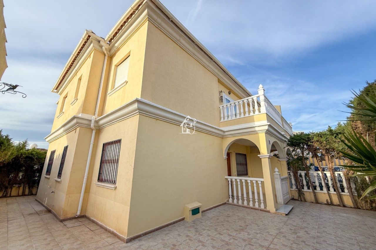 Bungalow in Torrevieja, Spain, 80 m² - picture 2