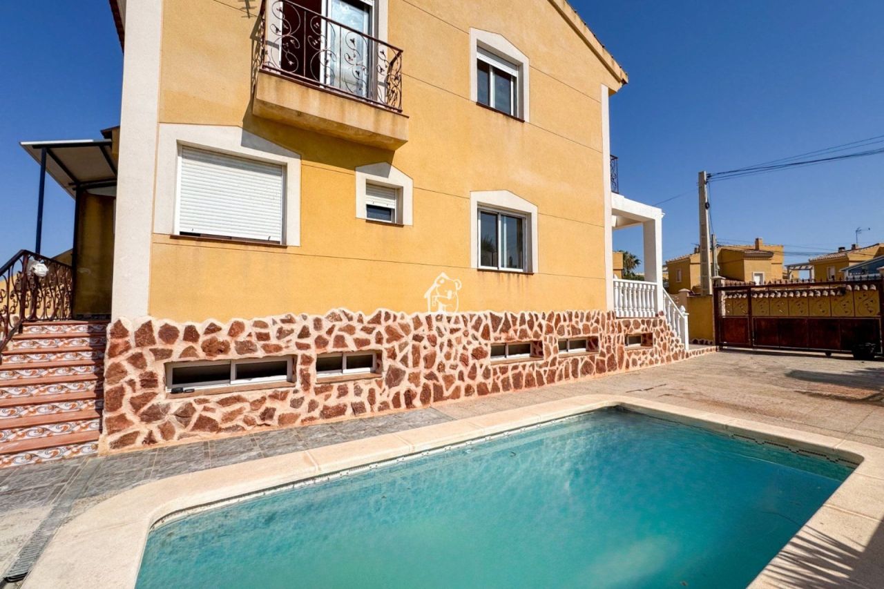 Chalet à San Miguel de Salinas, Espagne, 169 m² - image 2