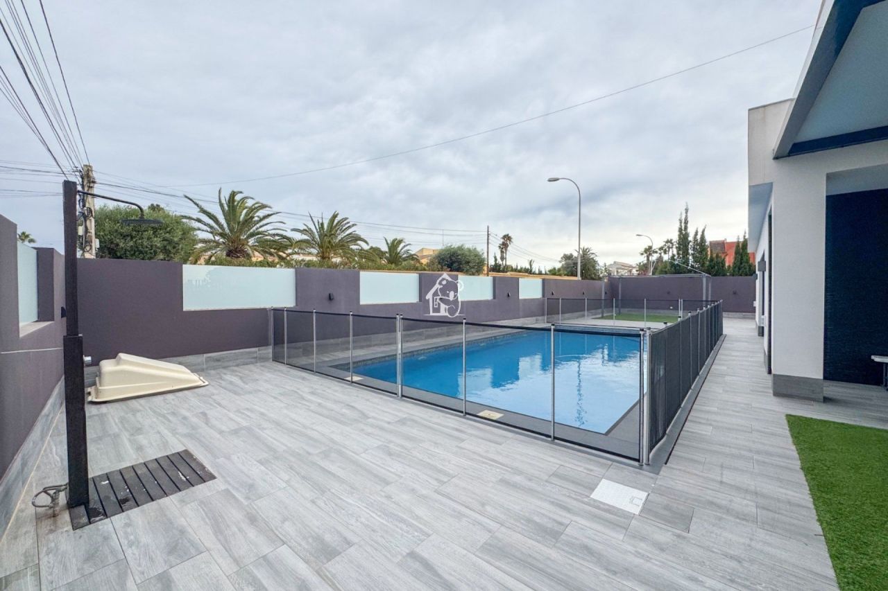 Villa a Torrevieja, Spagna, 162 m² - foto 3