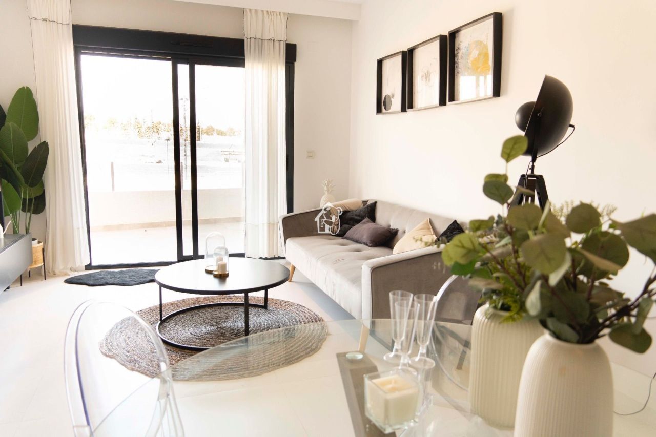 Piso en San Miguel de Salinas, España, 100 m² - imagen 4